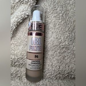 Makeup Revolution IRL Foundation in f4